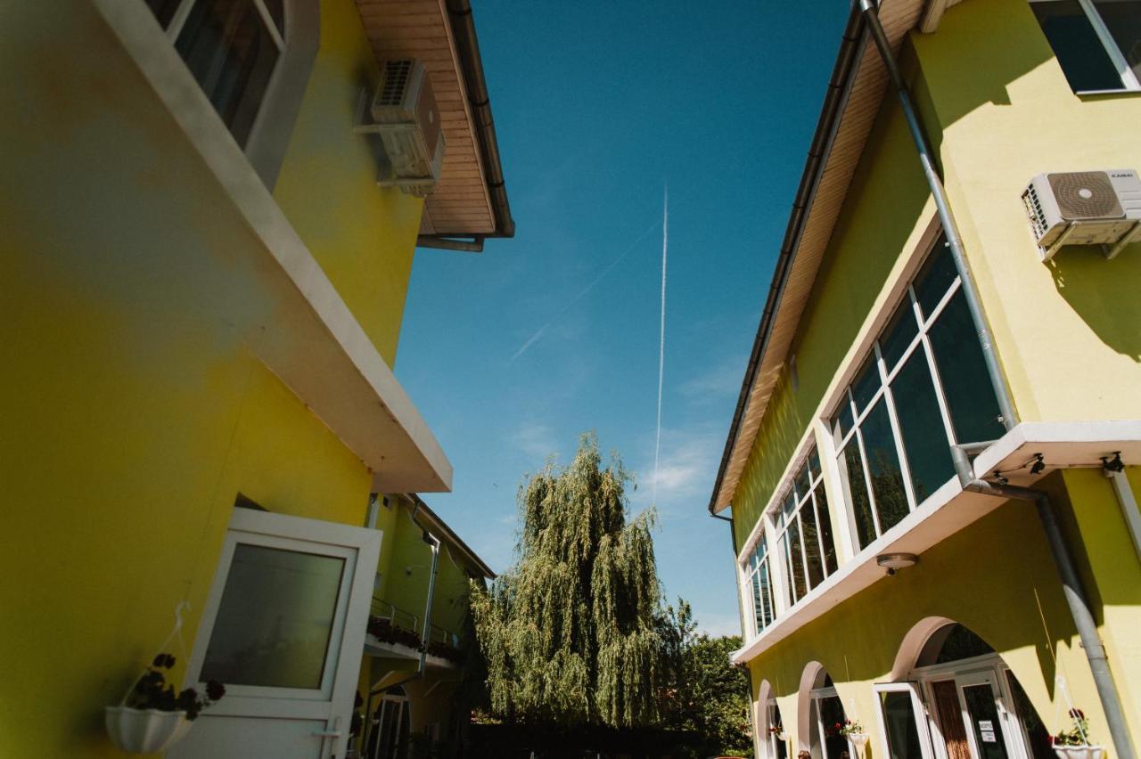 Pension Eclipse Oradea Exteriér fotografie